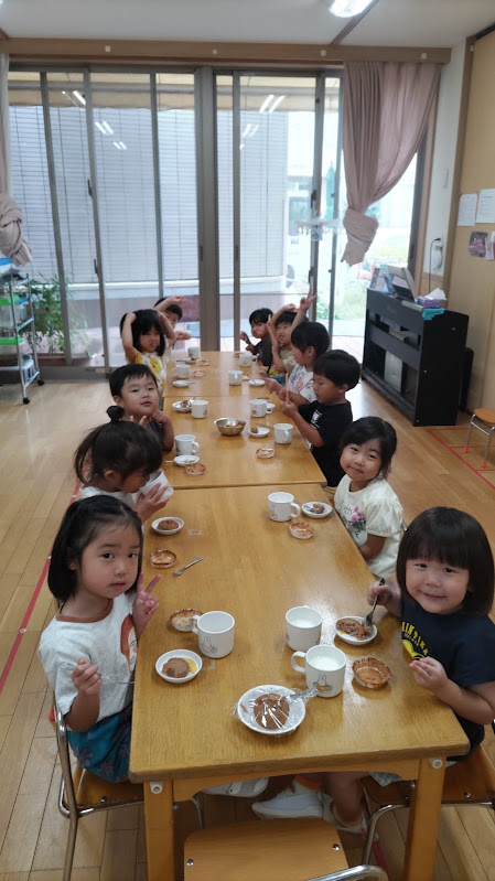 楽しいクッキング　ココアケーキの試食