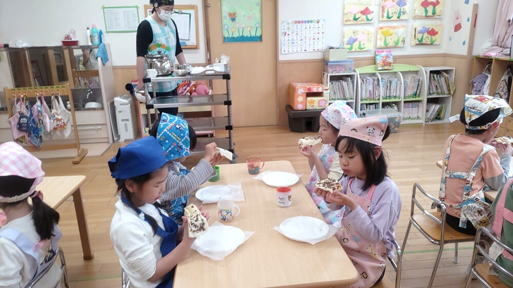 楽しいクッキング こいのぼり型クレープの試食