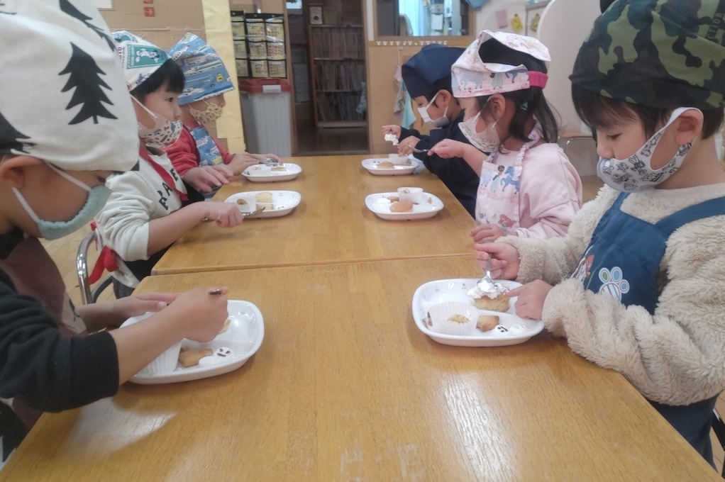 楽しいクッキングケーキのデコレーション