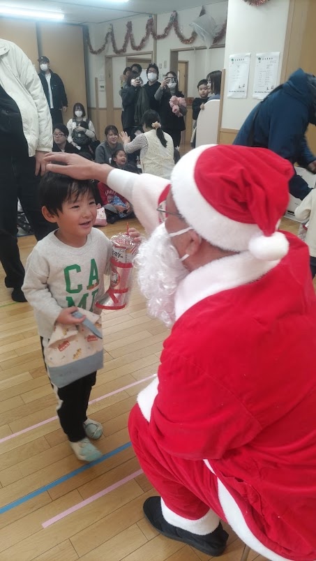 生活発表会　サンタさんが来たよ1