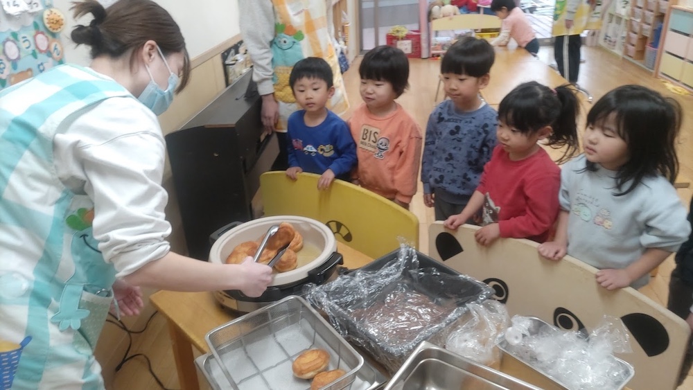 楽しいクッキング　揚げパン作り