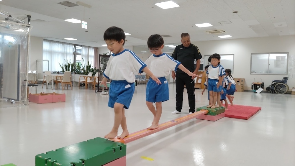体育指導　平均台に挑戦1