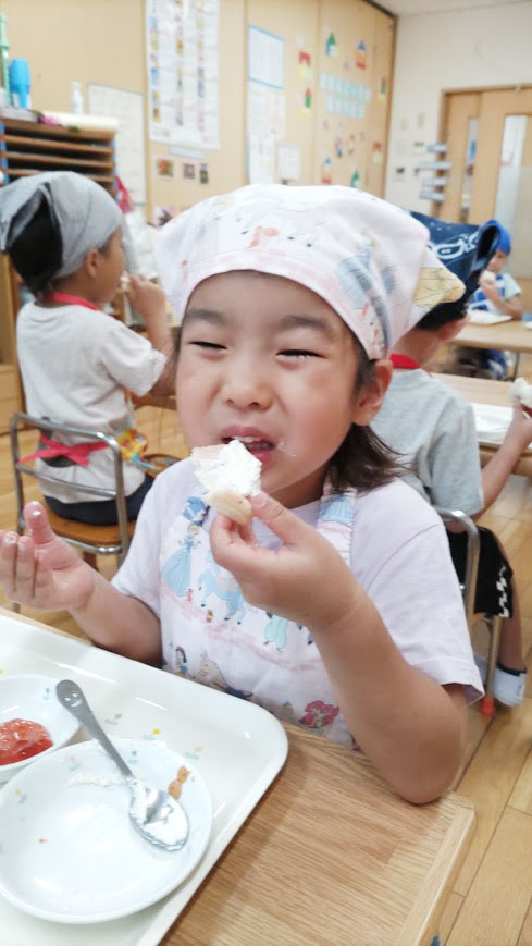 楽しいクッキング　クリームサンドの試食